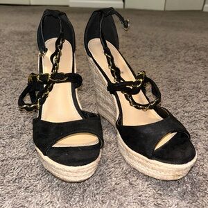 Chic Black Wedge Sandals with Gold Chain